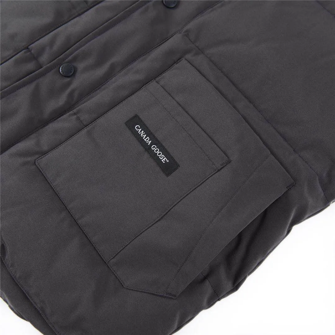 P360 Graphite Gray] Canada Goose Canada Goose#Freestyle Crew 4154M Men’s and Women’s Vest Down# ➖ Genuine synchronous anti-counterfeiting chip sensor! ➖ Imported Behringer embroidery machine to customize 10,000-needle embroidery logo! ➖ Imported 21-count polyester-cotton blended original fabric, using Feather-Light 10D waterproof coating fabric, made of 84.5% polyester fiber and 15.5% cotton, 100% the best feel in the entire network! ➖ The genuine official website uses the national standard 80 white duck down, and will never be misled by false claims such as 90 down or goose down! ➖ 100% nylon nylon lining with double double-layer sealing design to prevent velvet from running away. Top-grade polar fleece is used in the collar and pockets to keep warm and comfortable! ➖ Yoshida YKK provides original custom-made electroplated sliders. YKK two-way lockable zippers are tight and smooth and will not peel off paint! ➖ 3M composite original Velcro is durable, and all accessories and hardware are disassembled and customized! ⛔No slander, no exaggeration, no need for too much copywriting, because it is focused, it is professional!  SIZE: XS S M L XL XXL